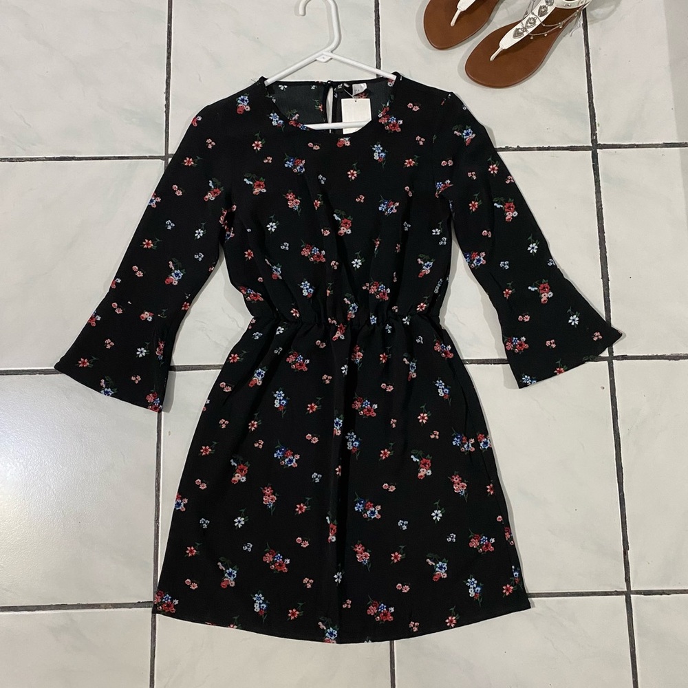 🥳 H&M; Long Sleeve Black with Flowers 💐 Dress
